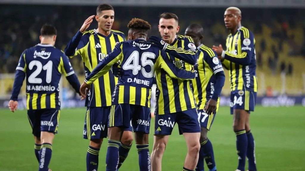 Fenerbahçe’ye derbi öncesi müjde