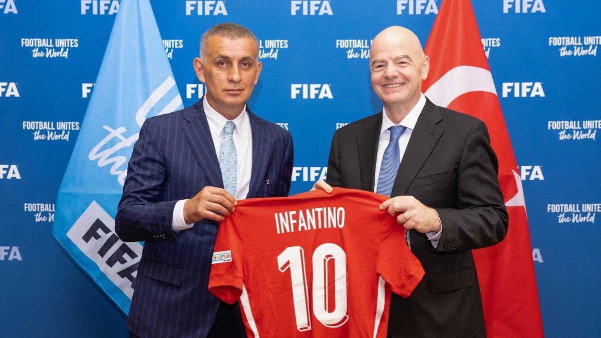 FIFA Başkanı Gianni Infantino’dan Türkiye’ye tebrik