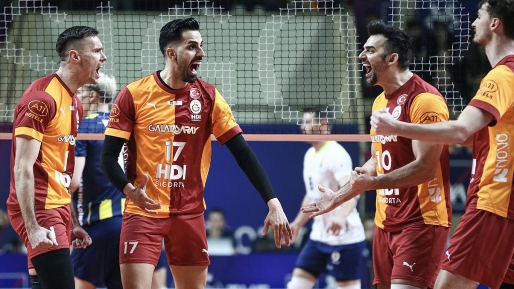 Galatasaray, file derbisinde Fenerbahçe’yi devirdi