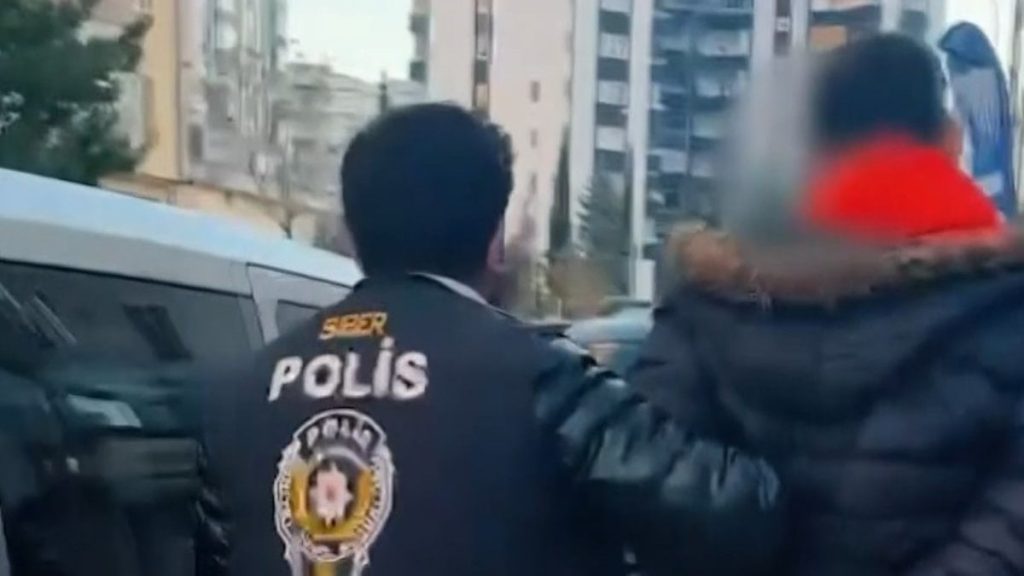 Gaziantep’te siber dolandırıcılık çetesi çökertildi: 20 gözaltı