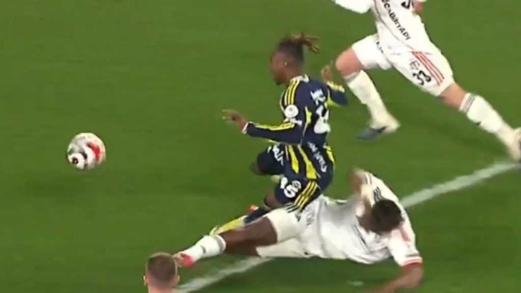 Hakem yorumcuları neler dedi? Kadıköy’de son dakikada penaltı kararı!