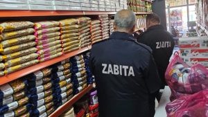 Hakkari’de yarım tonluk bozuk gıda imha edildi