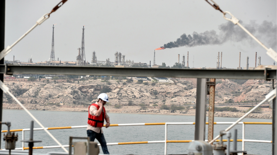 Hark Adası: Petrolü değil korkuyu akıtıyor