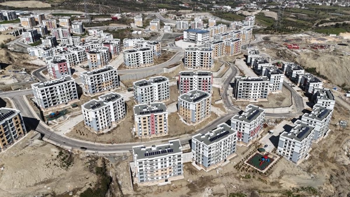 Hatay’da deprem konutları teslim edildi, kiralar dibi gördü