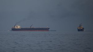 Hürmüz’de kalan Türk gemileri için çalışmalar sürüyor