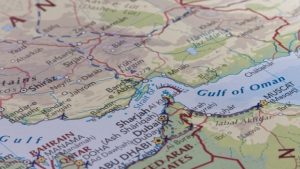 İran, 2 hafta süreyle Hürmüz Boğazı’nı geçişlere açtı