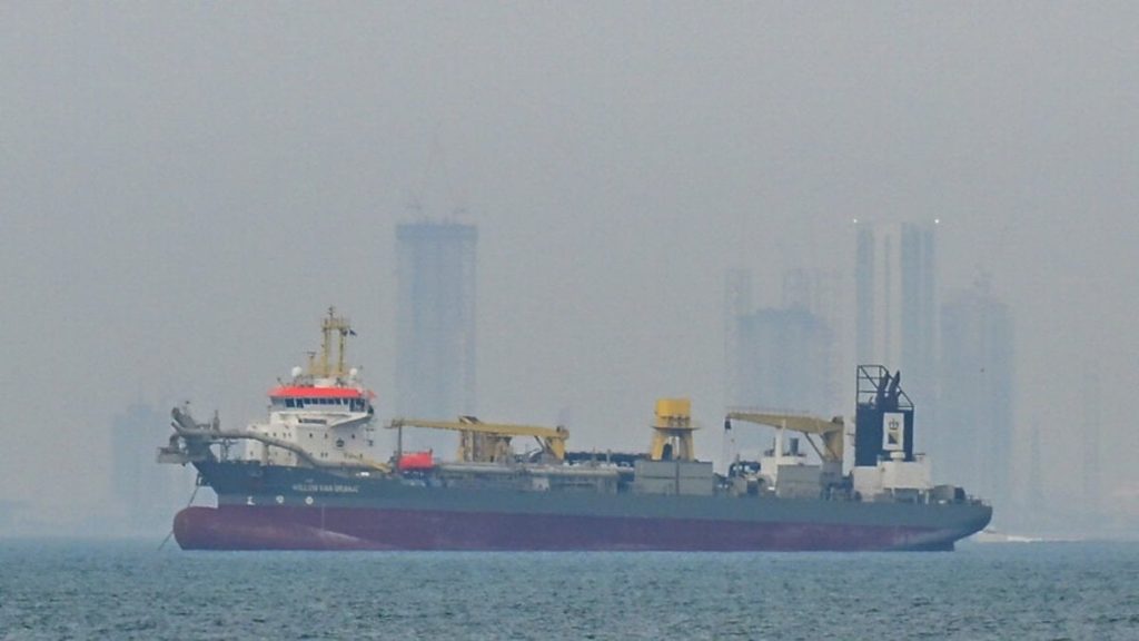 İran, Hürmüz Boğazı’nın yeniden açılması için savaş tazminatı istedi