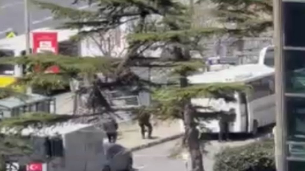 İsrail Başkonsolosluğu önünde silah sesleri