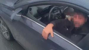 İstanbul trafiğinde sinirler gerildi: Motosiklet sürücüsüne taciz ve hakaret