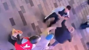 İstanbul’da alışveriş merkezinde yumruklu kavga