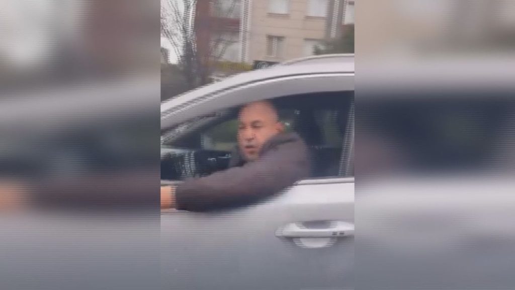 İstanbul’da araçta çocuğu olan kadının otomobiline saldıran sürücü gözaltında