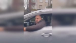 İstanbul’da araçta çocuğu olan kadının otomobiline saldıran sürücü gözaltında