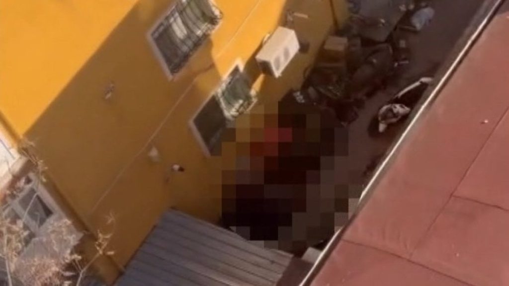 İstanbul’da bir kişi bıçakladığı kişi tarafından vurularak öldürüldü