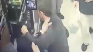 İstanbul’da bir markette çıkan poşet tartışmasında kadın kasiyer darbedildi