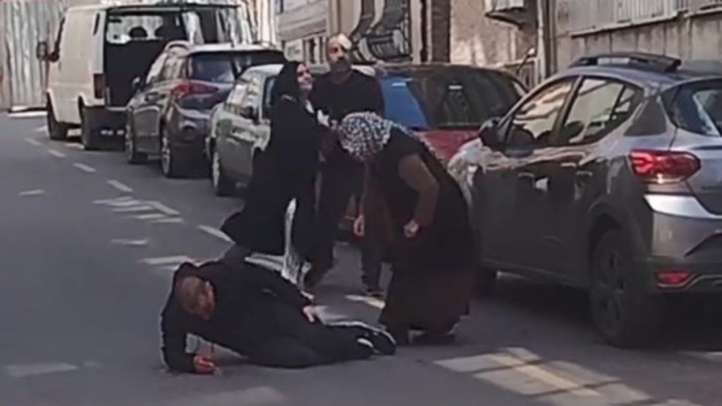 İstanbul’da boşanma aşamasındaki çiftin yakınları arasında silahlı kavga