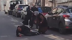 İstanbul’da boşanma aşamasındaki çiftin yakınları arasında silahlı kavga