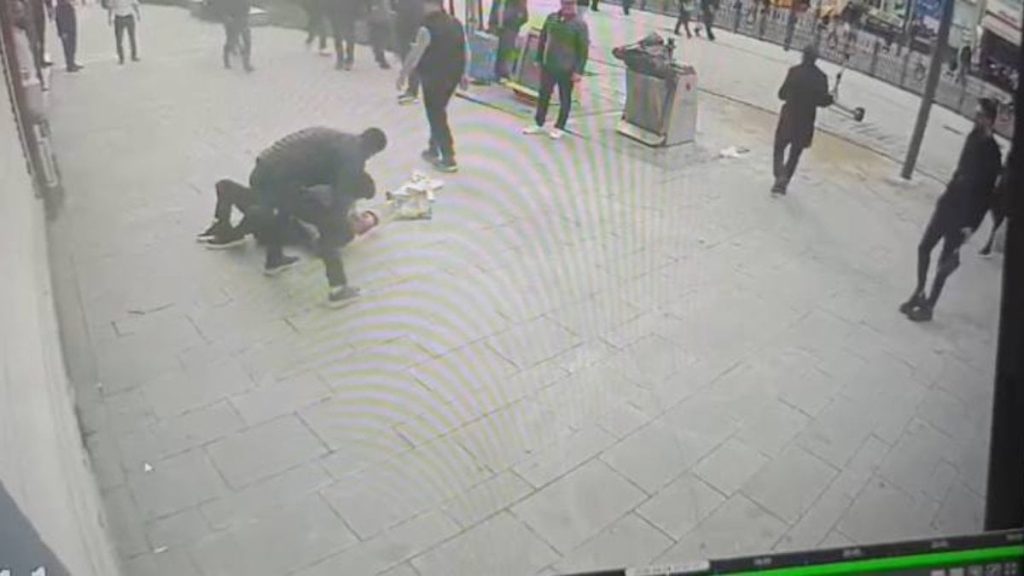 İstanbul’da iki kardeş ağabeyini dövdü