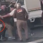 İstanbul’da iki sürücünün bıçaklı yol verme kavgası kamerada