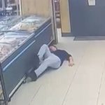 İstanbul’da kendilerinden şüphelenen çalışanı dövdüler