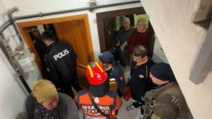 İstanbul’da köpekleriyle uyuya kaldı, öldü sandılar