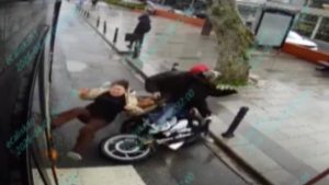 İstanbul’da otobüsten inen kadına motosiklet çarptı