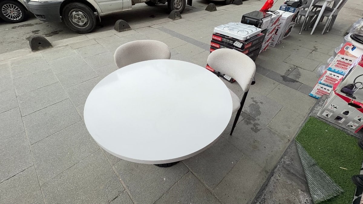 İstanbul’da sandalyesi çalınan mobilyacıdan hırsıza sitem: Abla takımı bozdun