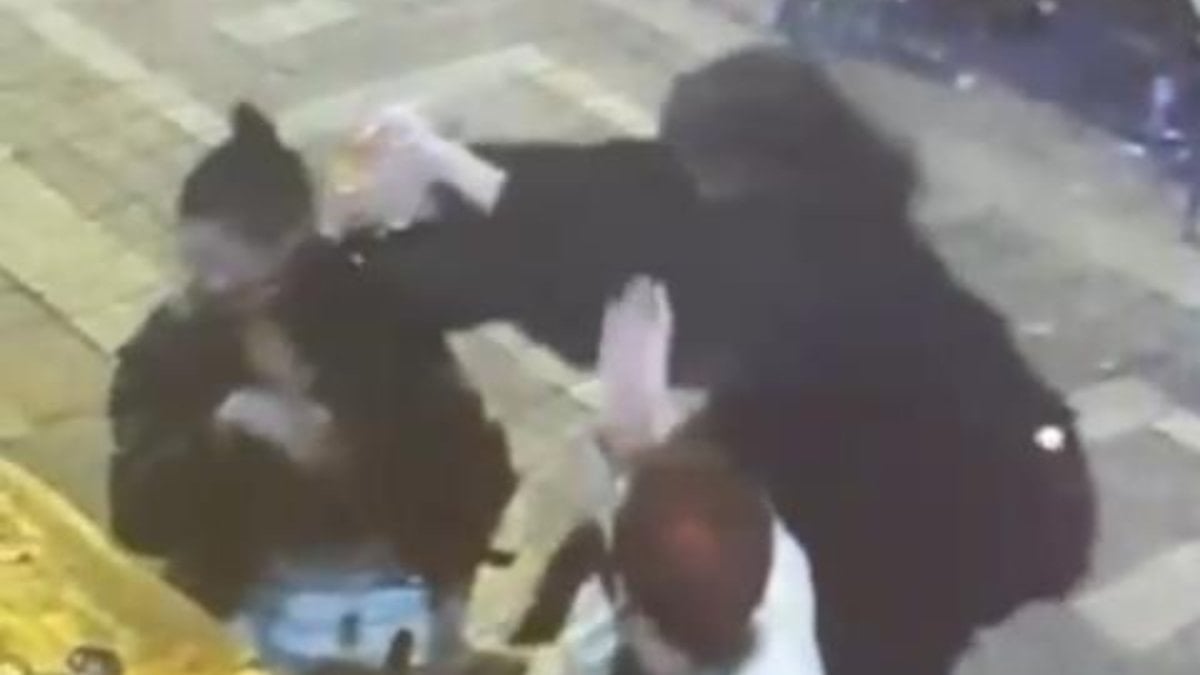 İstanbul’da üzerine kolonya döktüğü kadını yakan sanık hakim karşısına çıktı