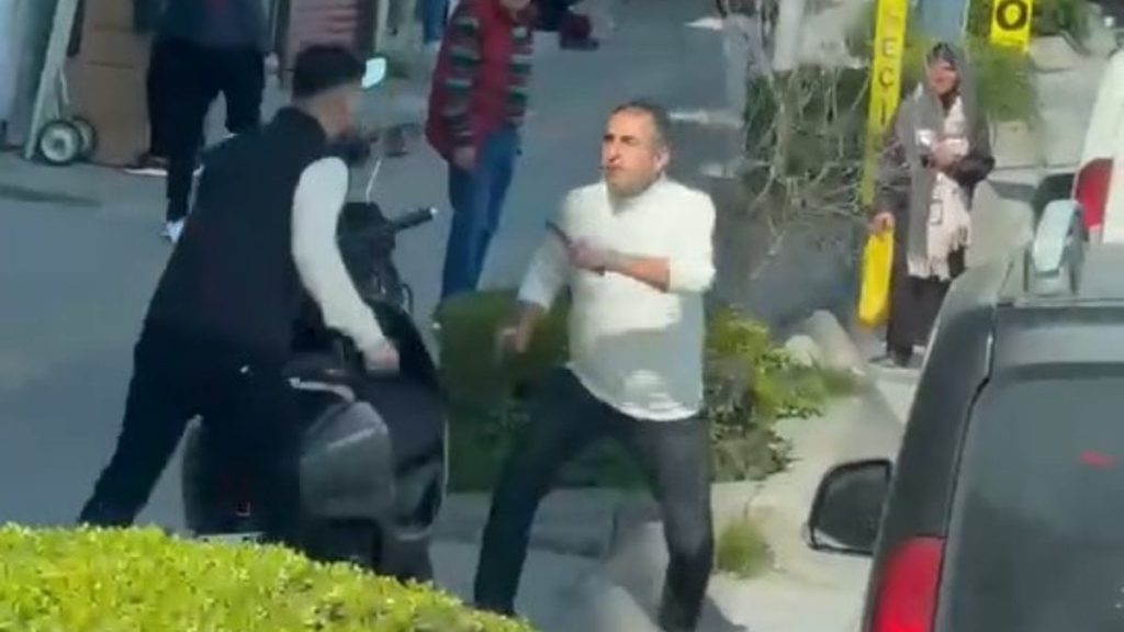 İstanbul’da yol verme kavgası kanlı bitti: Motosikletli sürücü bıçaklandı