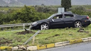 İzmir’de yağmur sonrası zincirleme kaza: Üç araç birbirine girdi