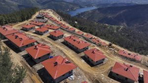 İzmir’de yanan köyler yeniden kuruluyor: 138 ev teslime hazır
