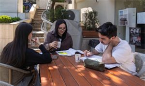 İzmir’in kütüphaneleri gençlere “iyi geldi”