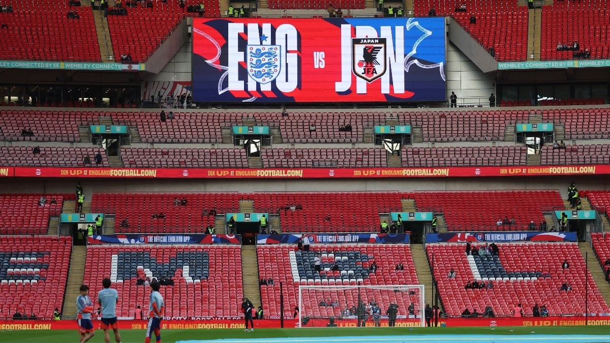 Japon taraftarlar, dünyaya örnek olmayı sürdürüyor