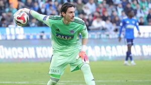 Kasımpaşa kalecisi Gianniotis kendi kalesinden gol attı!