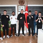 Kick Boks sporcuları başarılarını Başkan Topaloğlu ile paylaştı