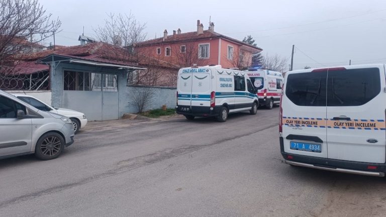 Kırıkkale’de iki oğlunun bıçak ve nacakla saldırdığı baba hayatını kaybetti