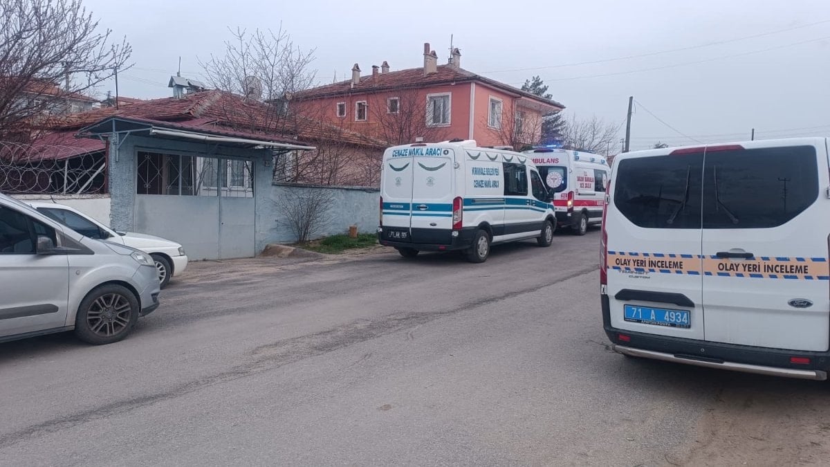 Kırıkkale’de iki oğlunun bıçak ve nacakla saldırdığı baba hayatını kaybetti