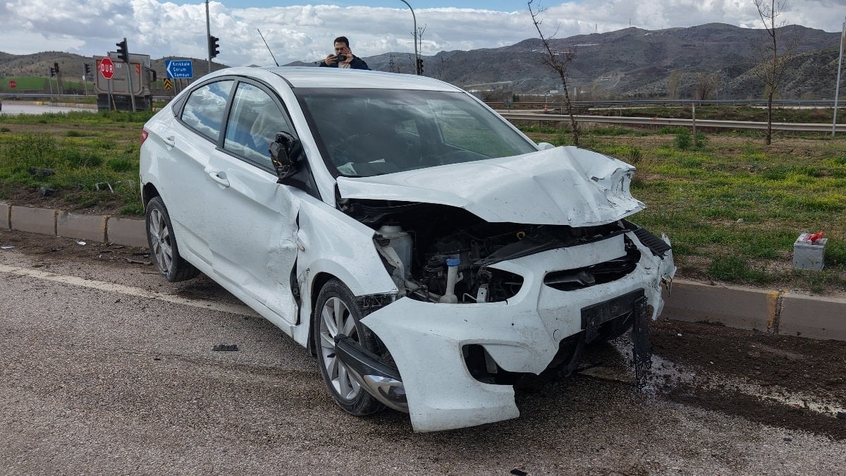 Kırıkkale’de kavşakta zincirleme kaza: 7 yaralı