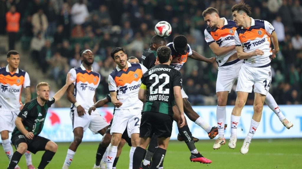 Kocaelispor – Başakşehir maçında gol sesi yok