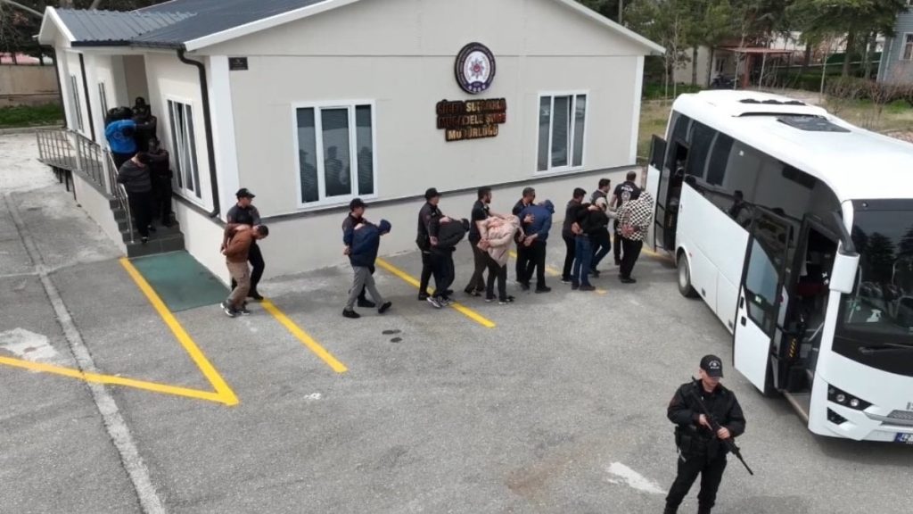 Konya’da 11 milyon lira dolandıran şebekenin 28,6 milyarlık işlem hacmi ortaya çıktı