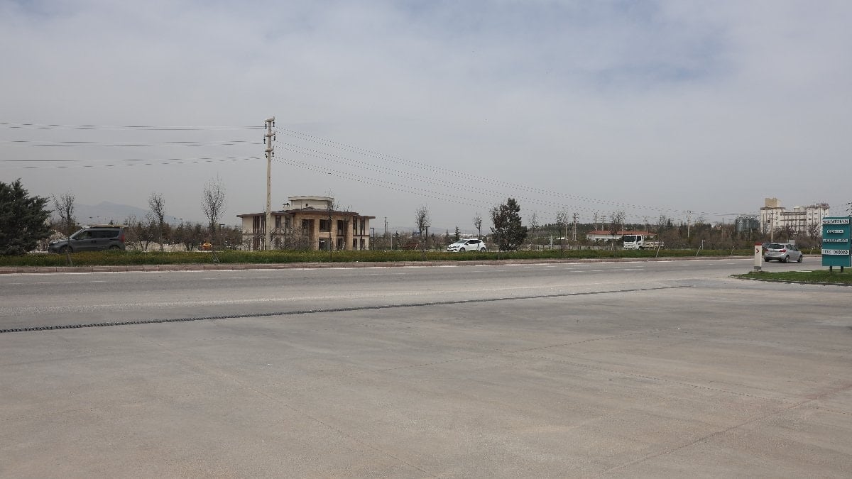 Konya’da el freni çekilmeyen minibüs seyir halindeki araçların arasına daldı