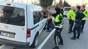Kütahya’da çarptıktan sonra yaralının başından ayrılmadı
