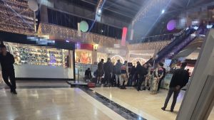 Mardin’de AVM’nin yürüyen merdivenine eli sıkışan çocuğun parmağı koptu