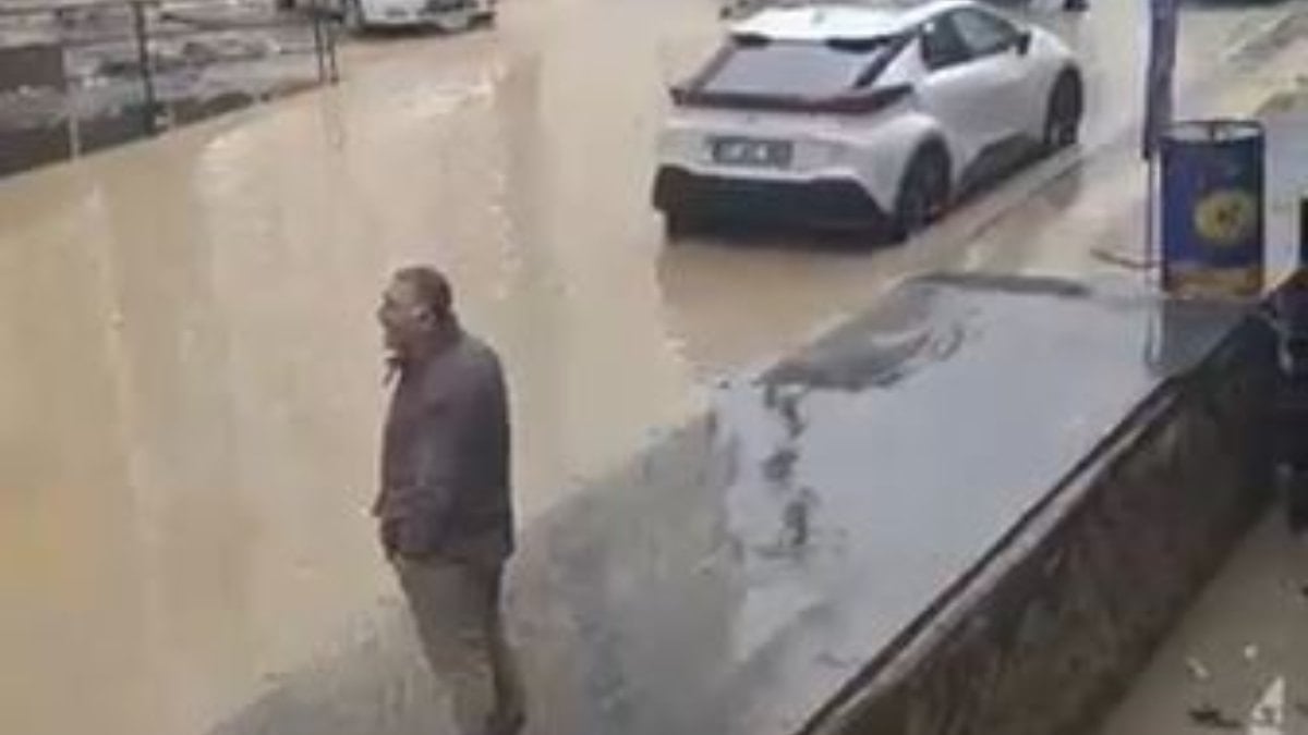 Mardin’de cadde ve sokaklar göle döndü