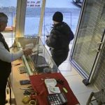 Mardin’de kuyumcuya müşteri gibi girip yüzük çalan hırsız yakalandı