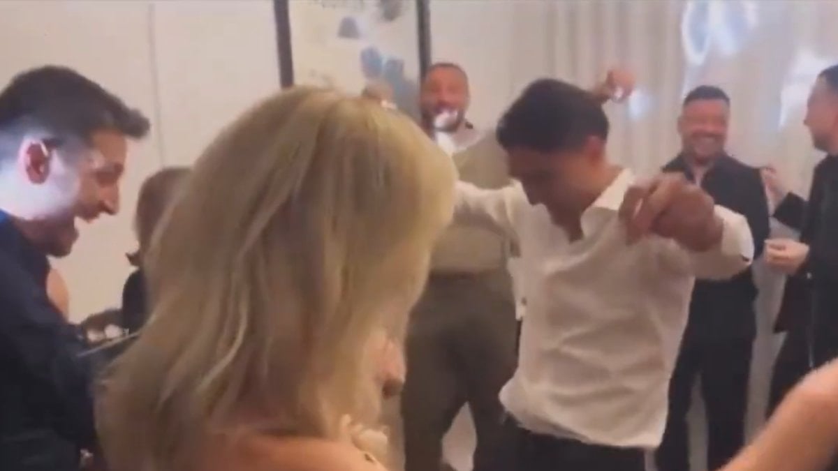 Mert Hakan Yandaş, Cengiz Ünder’in nişanında oynadı