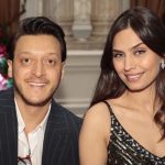 Mesut Özil üçüncü kez baba oldu! Aile fotoğrafı geldi