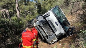 Muğla’da yoldan çıktı, 15 metreden yuvarlandı