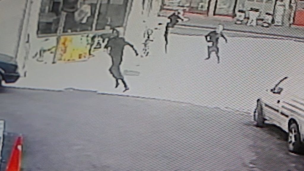 Nevşehir’de silahlı saldırıya çakmakla karşılık verdi: Saldırı anları kamerada