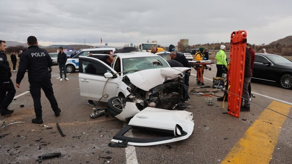 Nevşehir’deki kazada eşi ve 2 çocuğunu kaybeden anne 19 günlük yaşam savaşını kaybetti