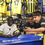 N’Golo Kante ve Levent Mercan imza gününde taraftarlarla buluştu